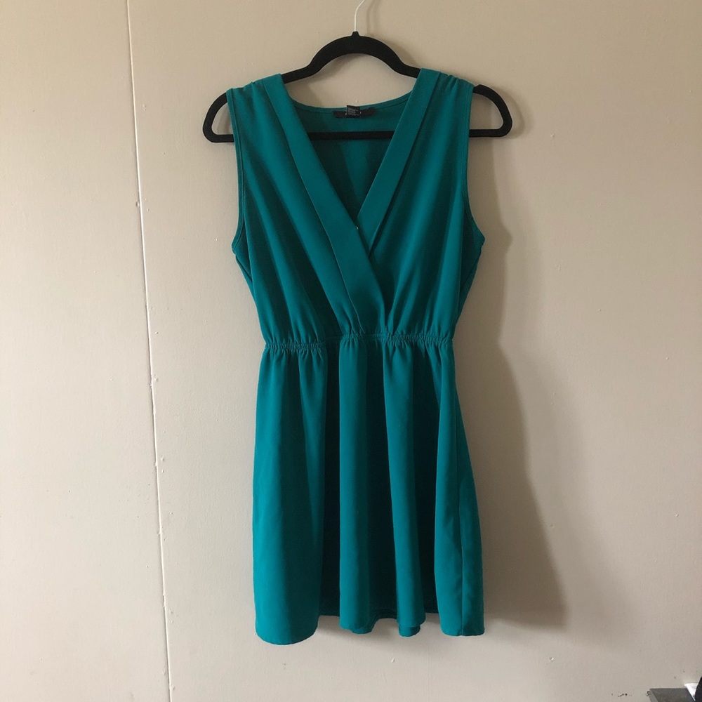 Green dress - Picture 1 of 2